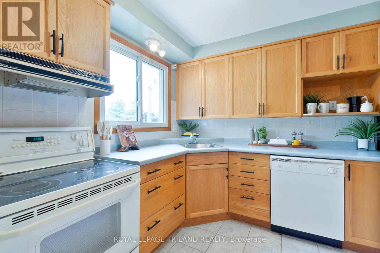 2 Daniel Street, St. Thomas, Ontario  N5P 2A6 - Photo 7 - X12385529