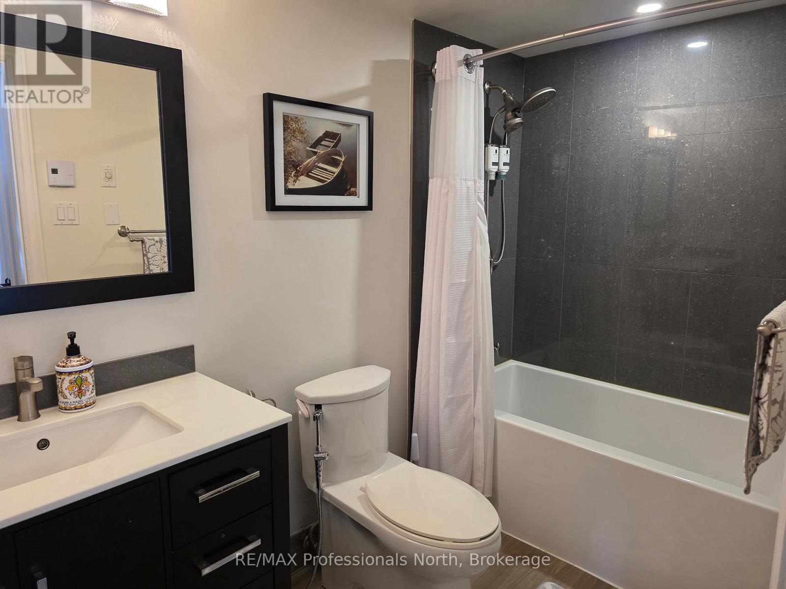 105 - 32 Deerhurst Greens Drive, Huntsville, Ontario  P1H 2E8 - Photo 11 - X12828664