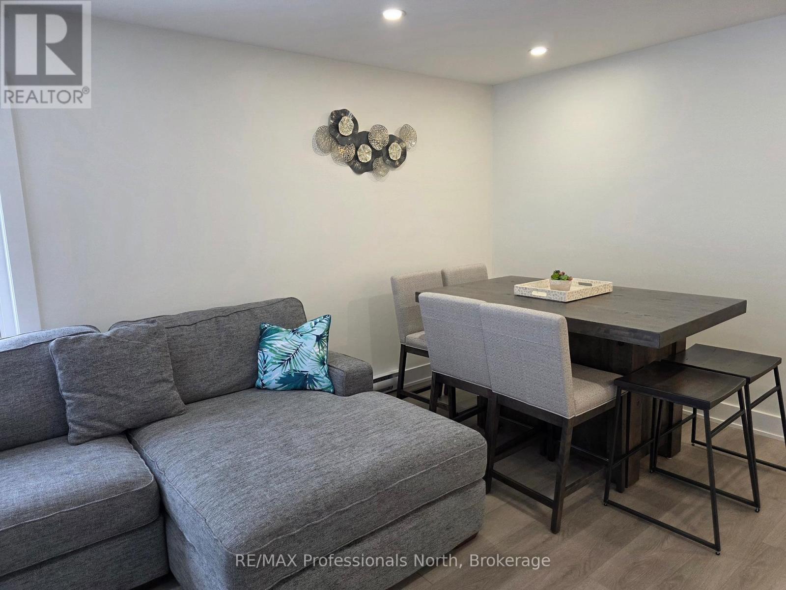 105 - 32 Deerhurst Greens Drive, Huntsville, Ontario  P1H 2E8 - Photo 2 - X12828664