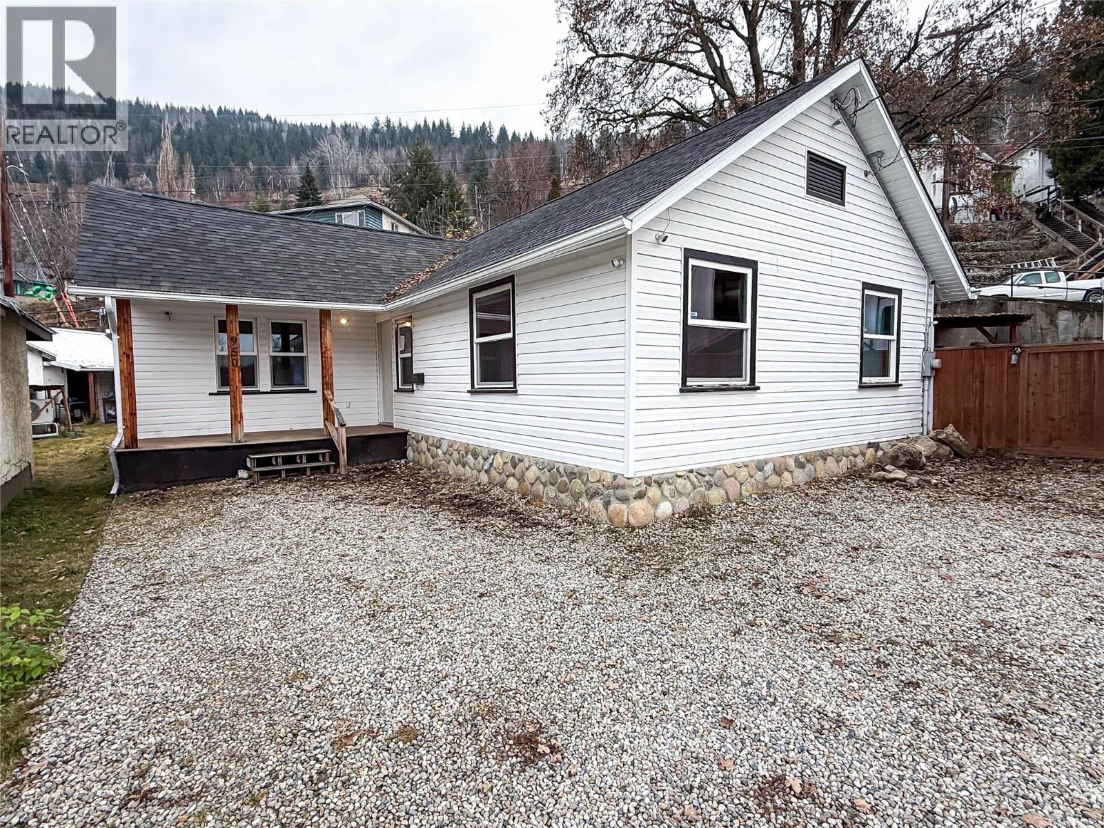 950 Aspen Street, Trail, British Columbia  V1R 3X9 - Photo 8 - 10370000