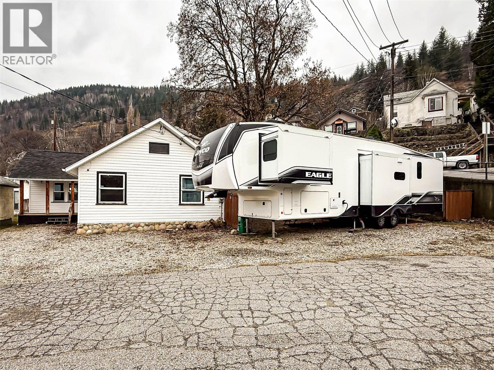 950 Aspen Street, Trail, British Columbia  V1R 3X9 - Photo 26 - 10370000