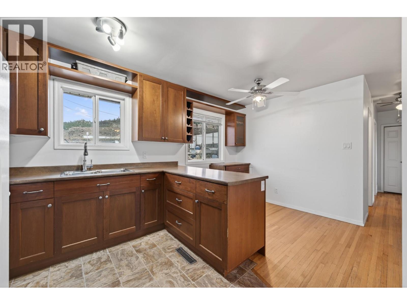 1055 Fraser Street, Kamloops, British Columbia  V2C 3H8 - Photo 9 - 10372978