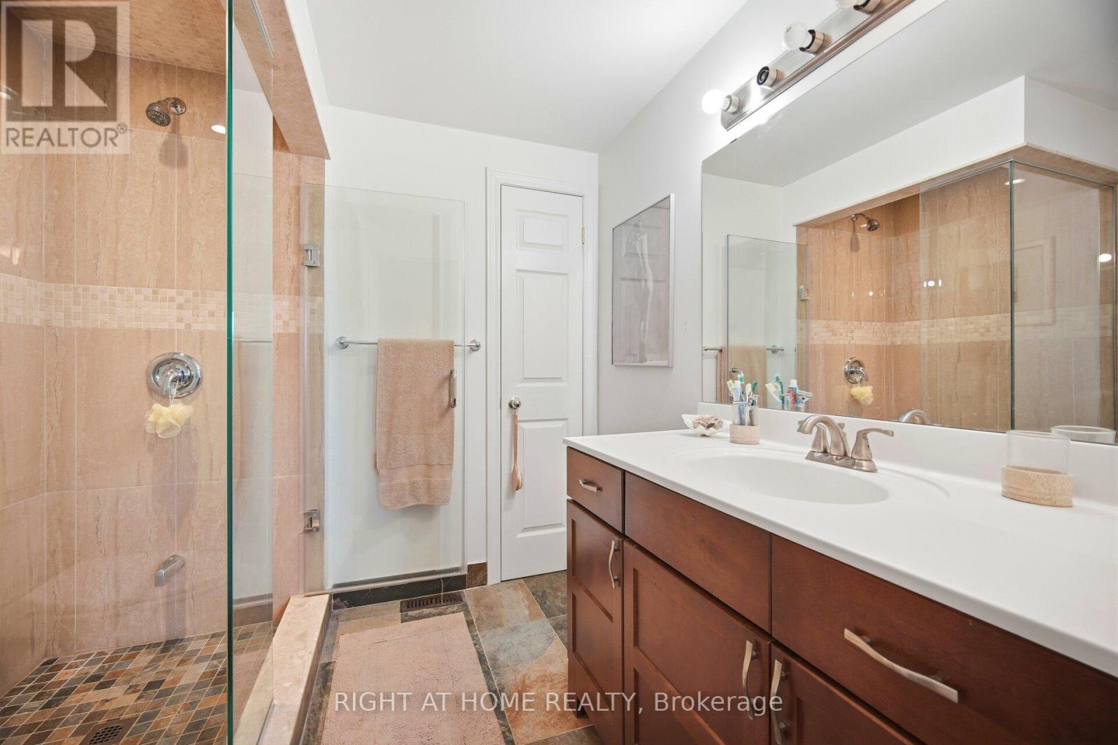 94 Dutch Myrtle Way, Toronto, Ontario  M3B 3K8 - Photo 18 - C12828602