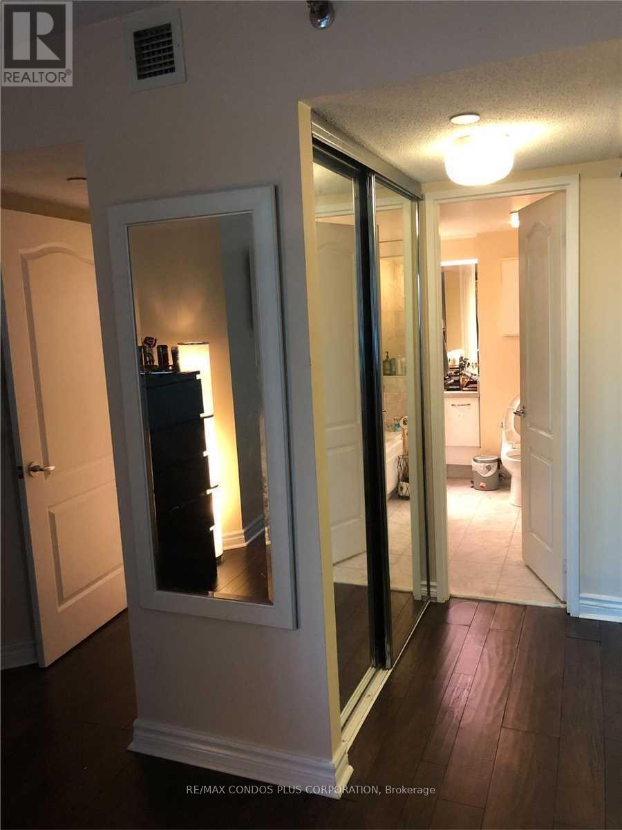 2007 - 38 Elm Street, Toronto, Ontario  M5G 2K5 - Photo 12 - C12828616