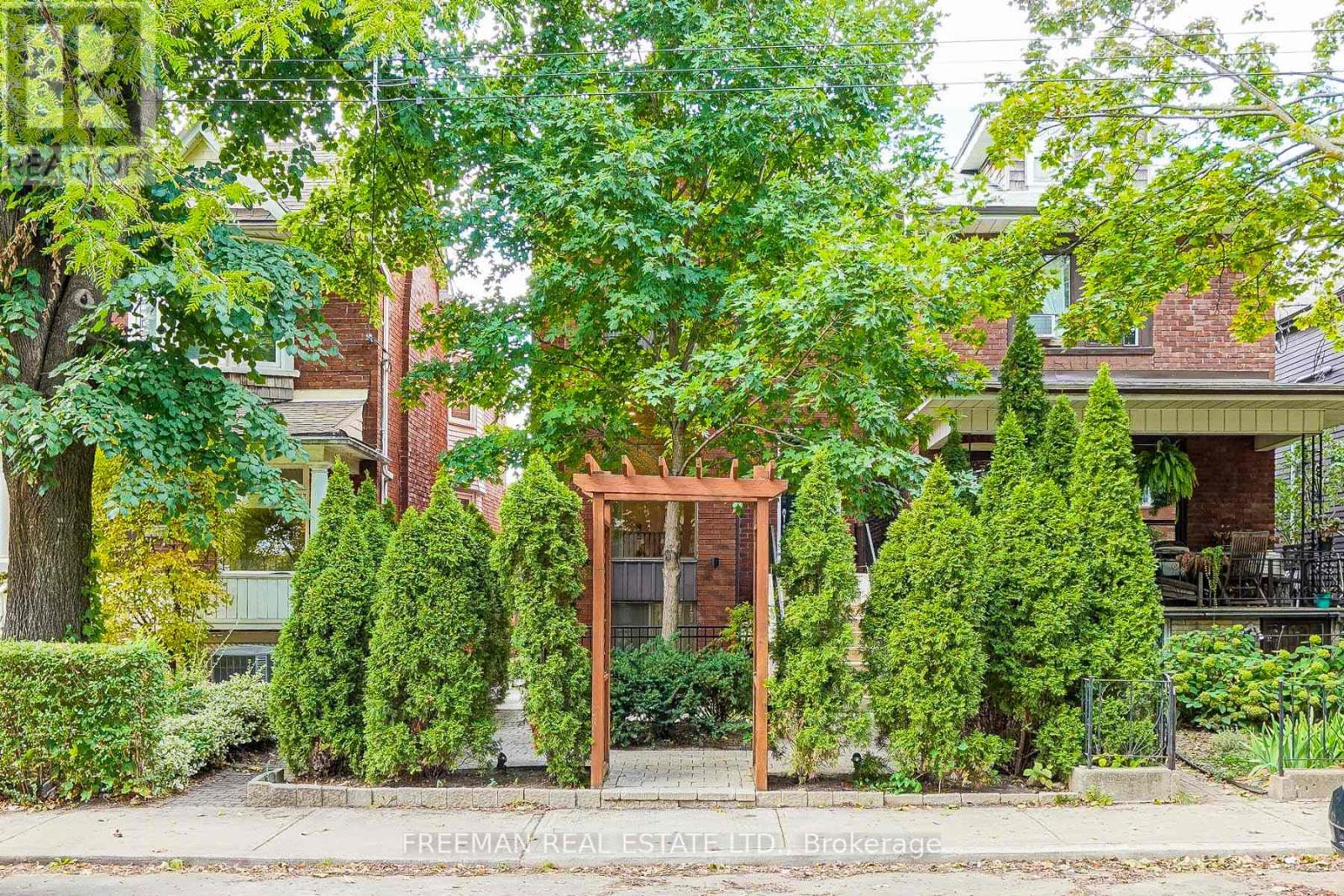 Fr Bsmt - 916 Manning Avenue, Toronto, Ontario  M6G 2X4 - Photo 1 - C12828640