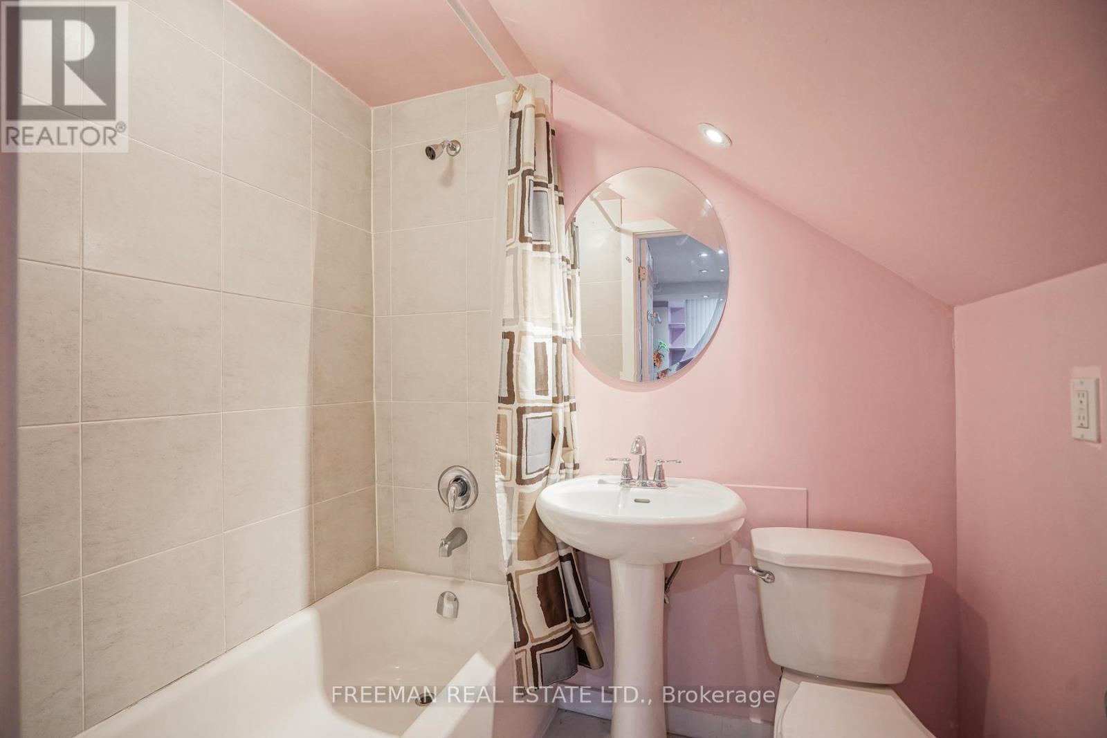 Fr Bsmt - 916 Manning Avenue, Toronto, Ontario  M6G 2X4 - Photo 10 - C12828640