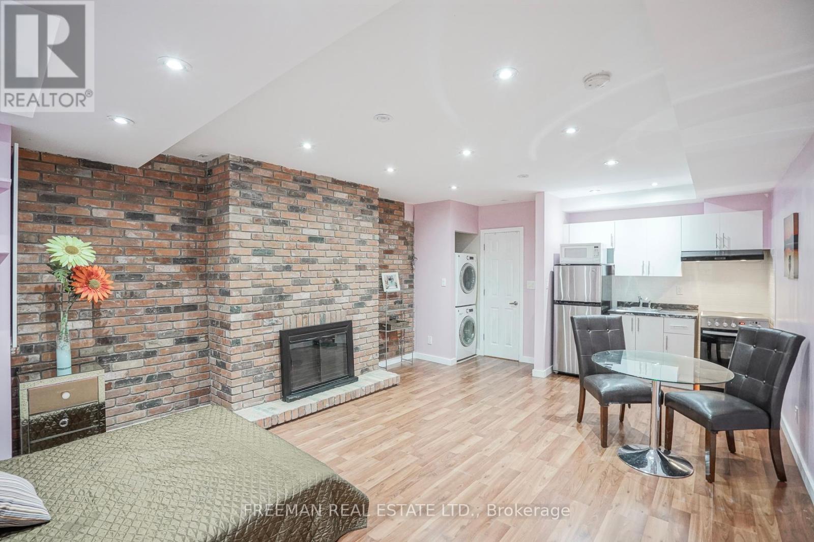 Fr Bsmt - 916 Manning Avenue, Toronto, Ontario  M6G 2X4 - Photo 5 - C12828640