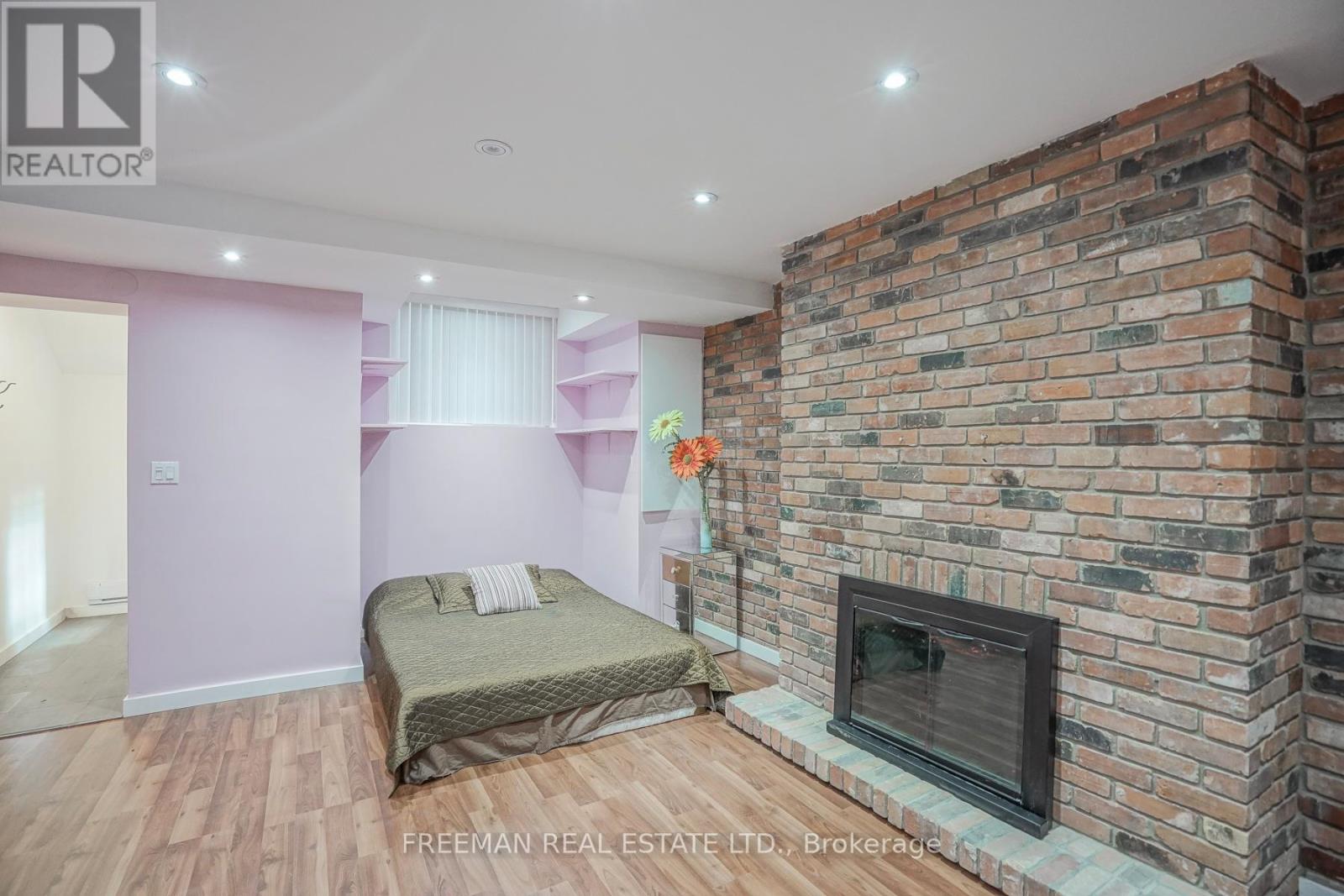 Fr Bsmt - 916 Manning Avenue, Toronto, Ontario  M6G 2X4 - Photo 9 - C12828640
