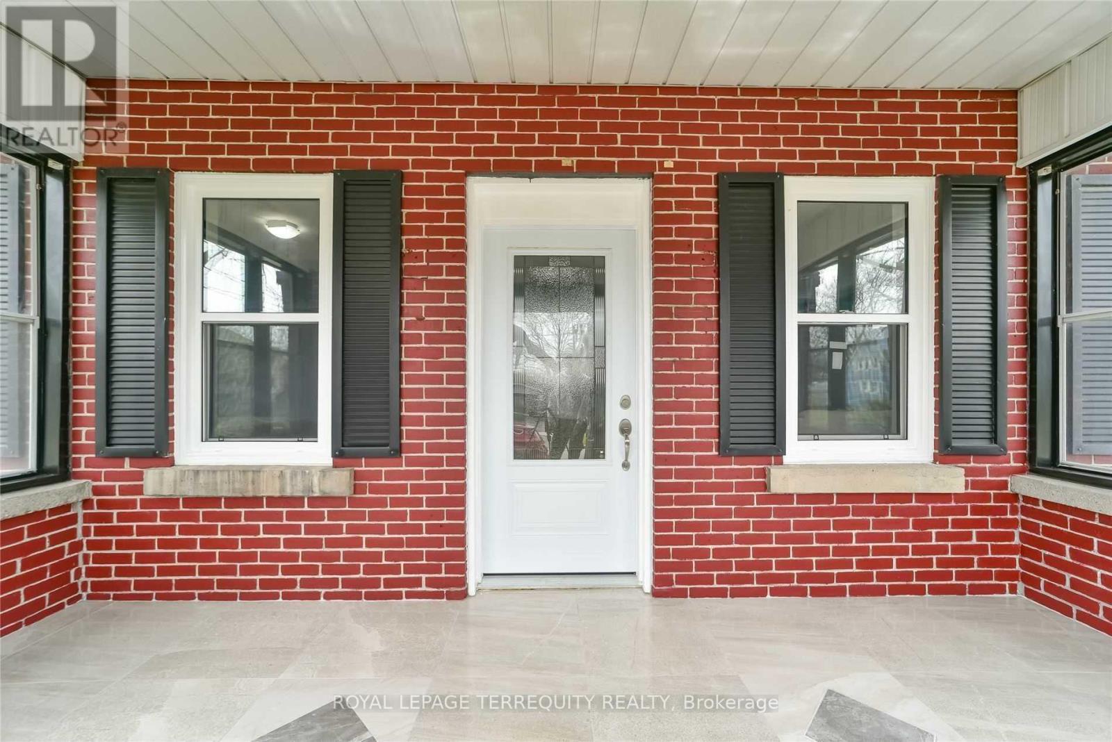 Main Floor - 290 Gliddon Avenue, Oshawa (Central), Ontario  L1H 1Z3 - Photo 4 - E12828644