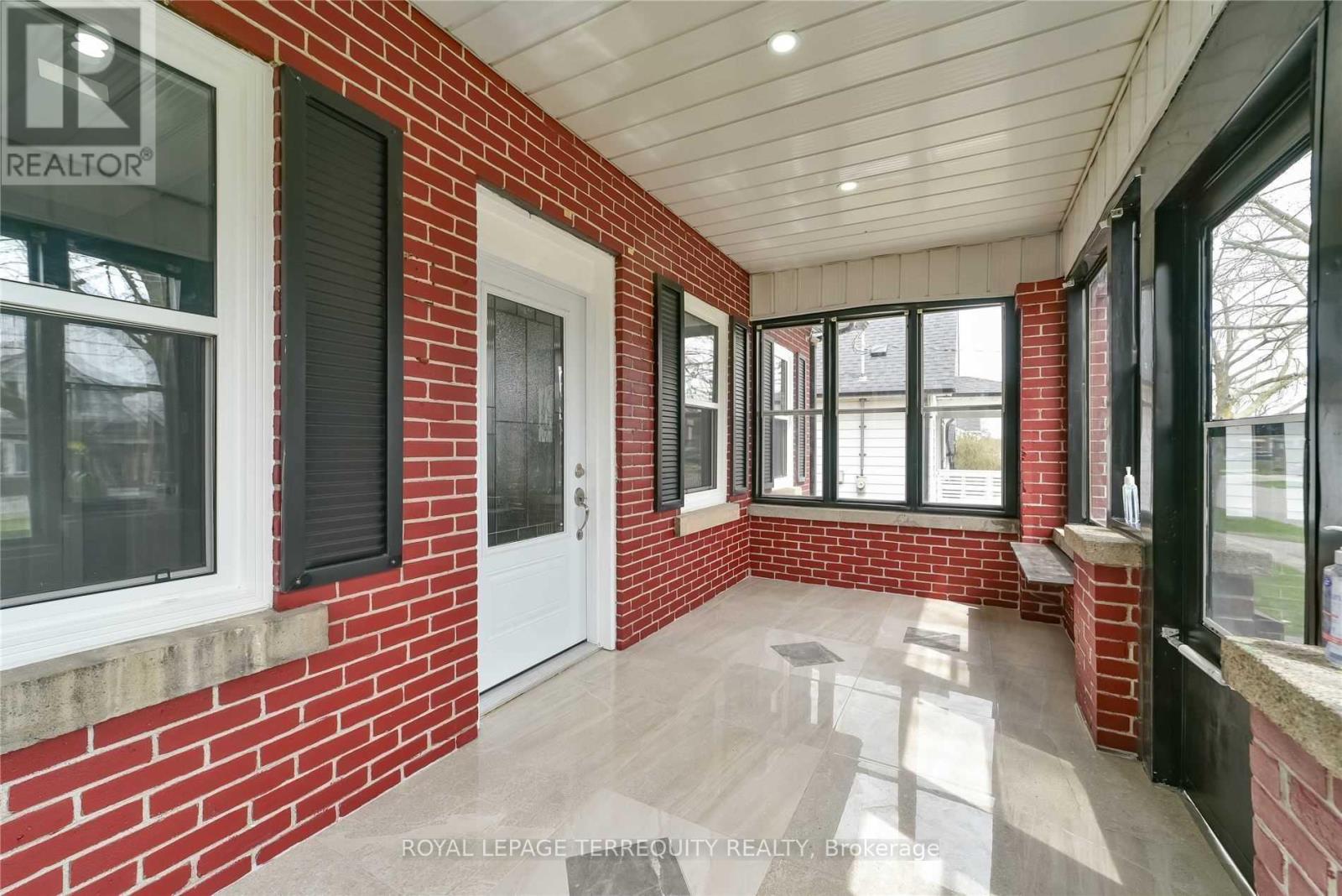 Main Floor - 290 Gliddon Avenue, Oshawa (Central), Ontario  L1H 1Z3 - Photo 5 - E12828644