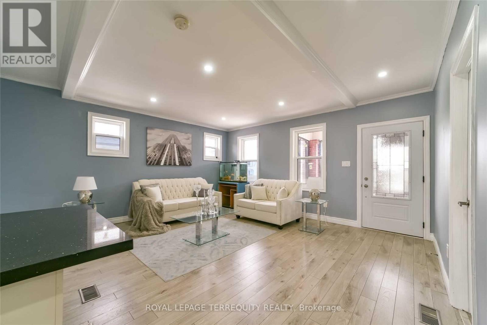 Main Floor - 290 Gliddon Avenue, Oshawa (Central), Ontario  L1H 1Z3 - Photo 7 - E12828644