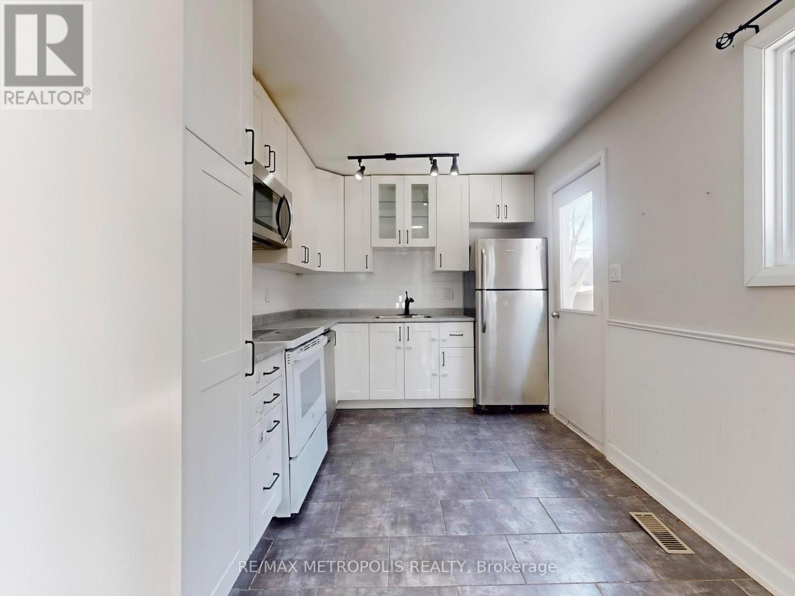 1294 Sunningdale Avenue, Oshawa (Donevan), Ontario  L1H 8G7 - Photo 12 - E12828704