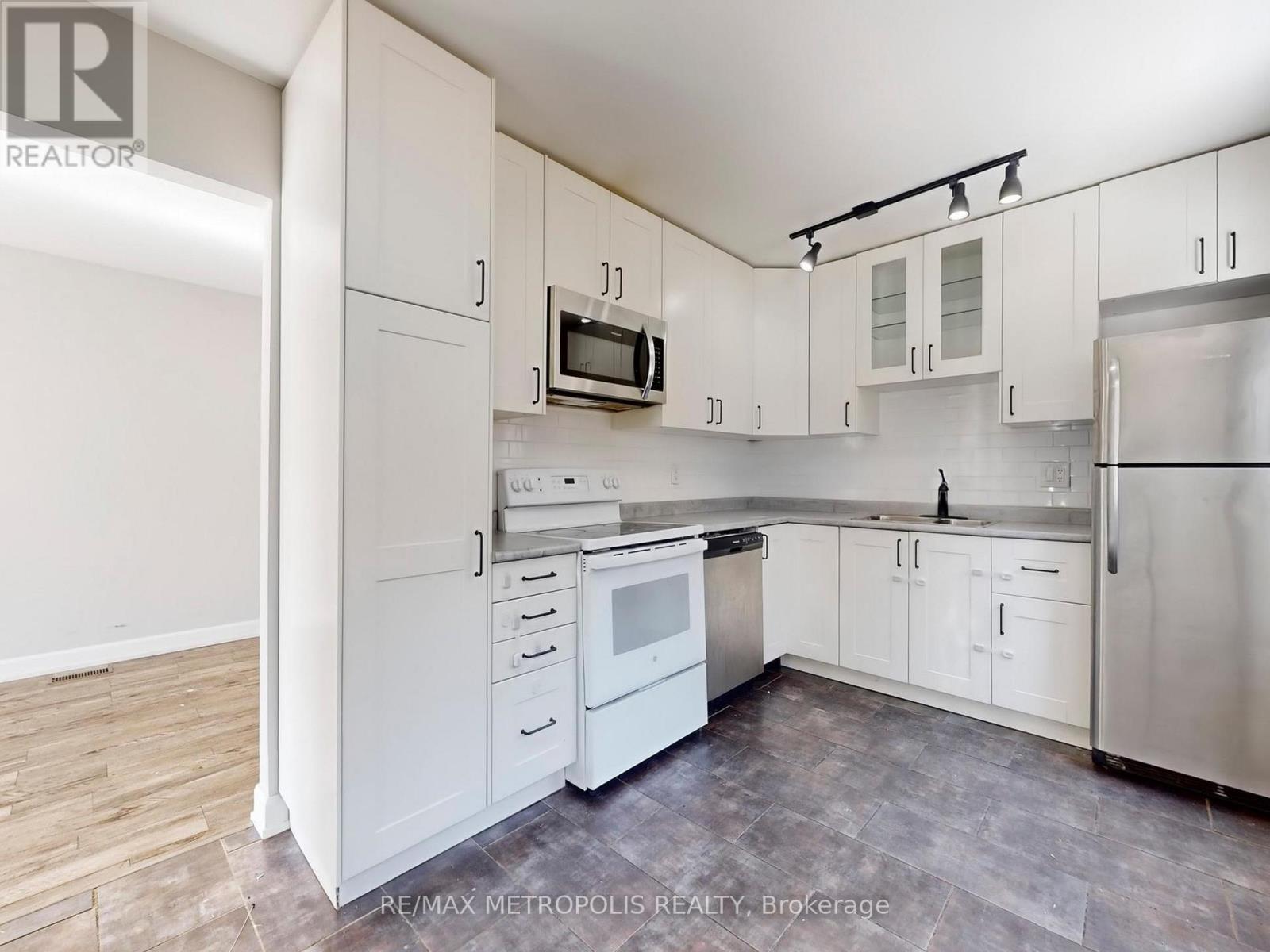 1294 Sunningdale Avenue, Oshawa (Donevan), Ontario  L1H 8G7 - Photo 13 - E12828704