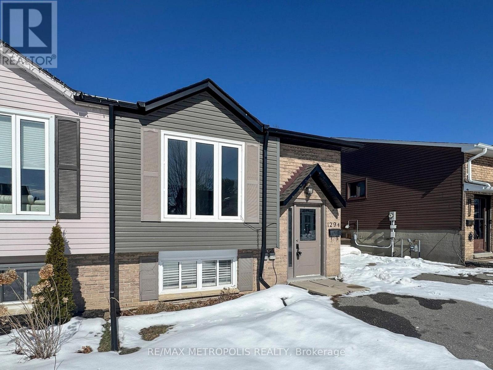 1294 Sunningdale Avenue, Oshawa (Donevan), Ontario  L1H 8G7 - Photo 3 - E12828704