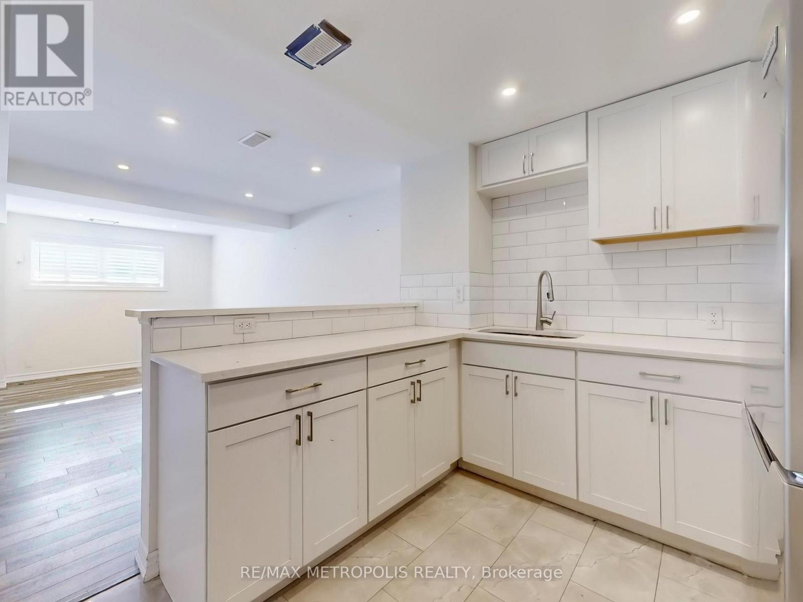 1294 Sunningdale Avenue, Oshawa (Donevan), Ontario  L1H 8G7 - Photo 33 - E12828704