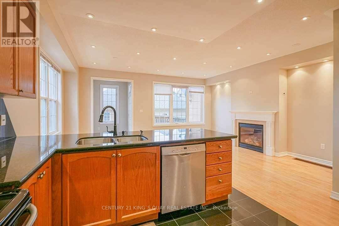 10518 Victoria Square Boulevard, Markham, Ontario  L6C 0A3 - Photo 11 - N12828570