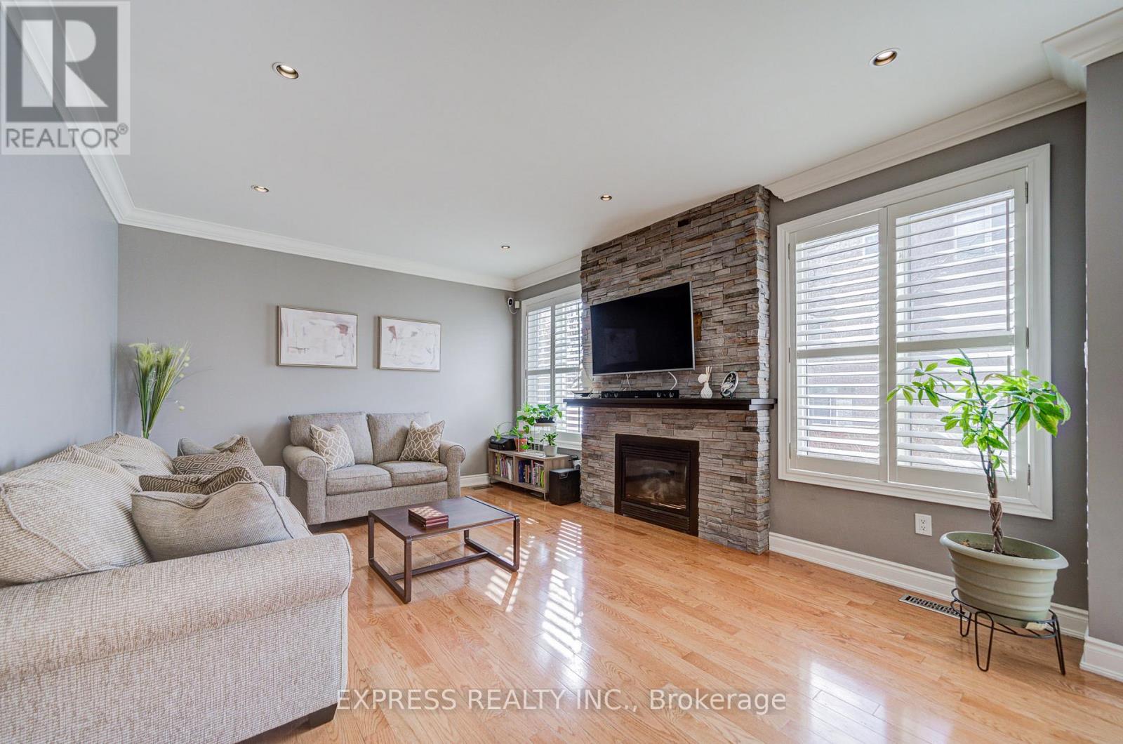 10 Eber Street, Richmond Hill, Ontario  L4E 4X2 - Photo 10 - N12828624