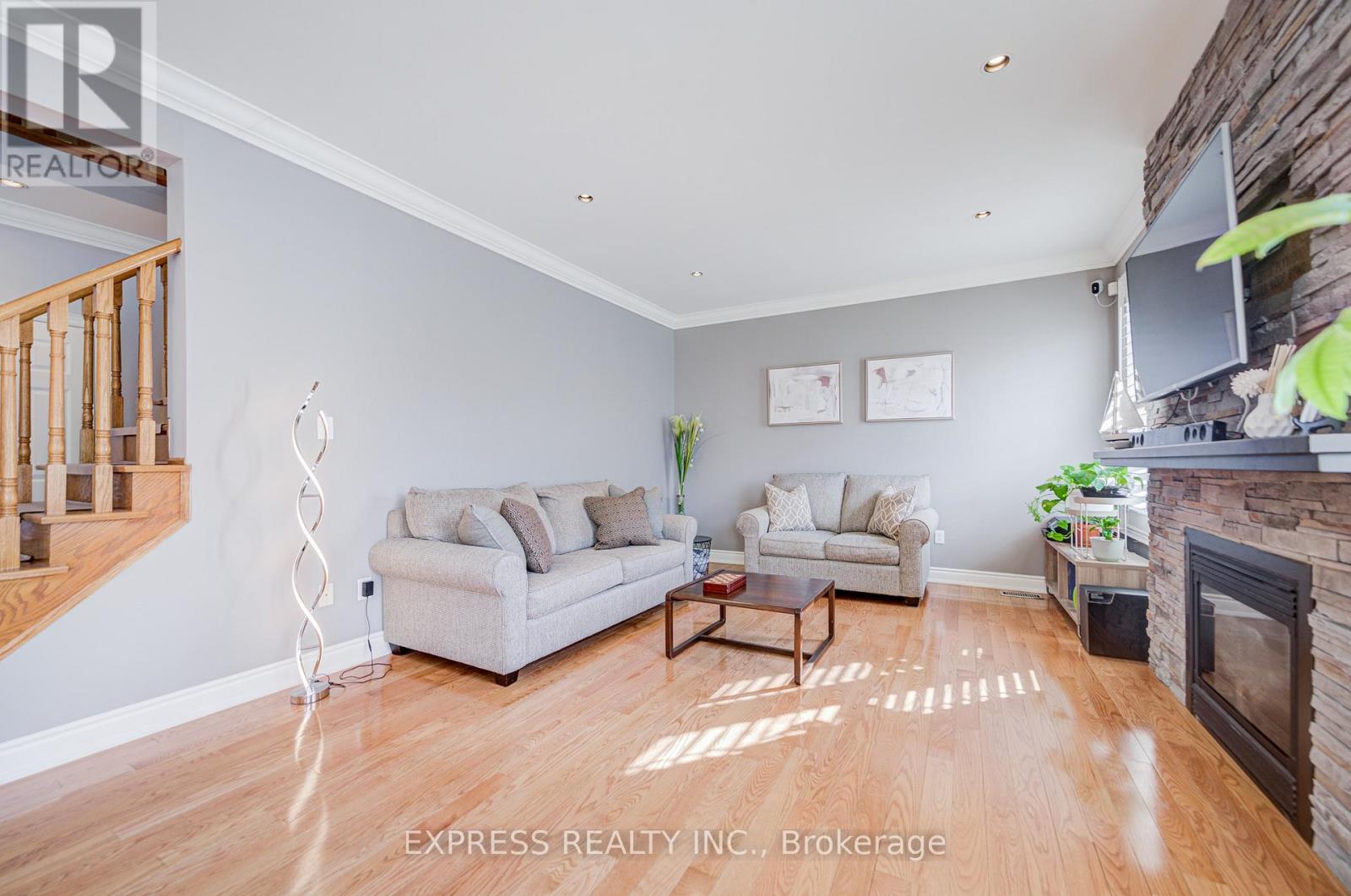 10 Eber Street, Richmond Hill, Ontario  L4E 4X2 - Photo 11 - N12828624