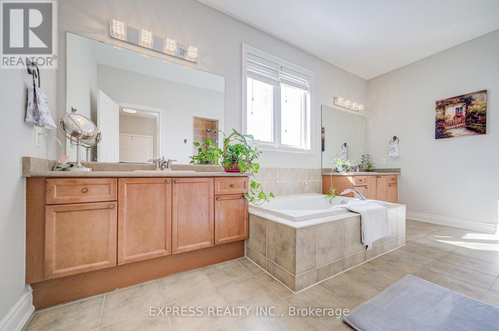 10 Eber Street, Richmond Hill, Ontario  L4E 4X2 - Photo 28 - N12828624