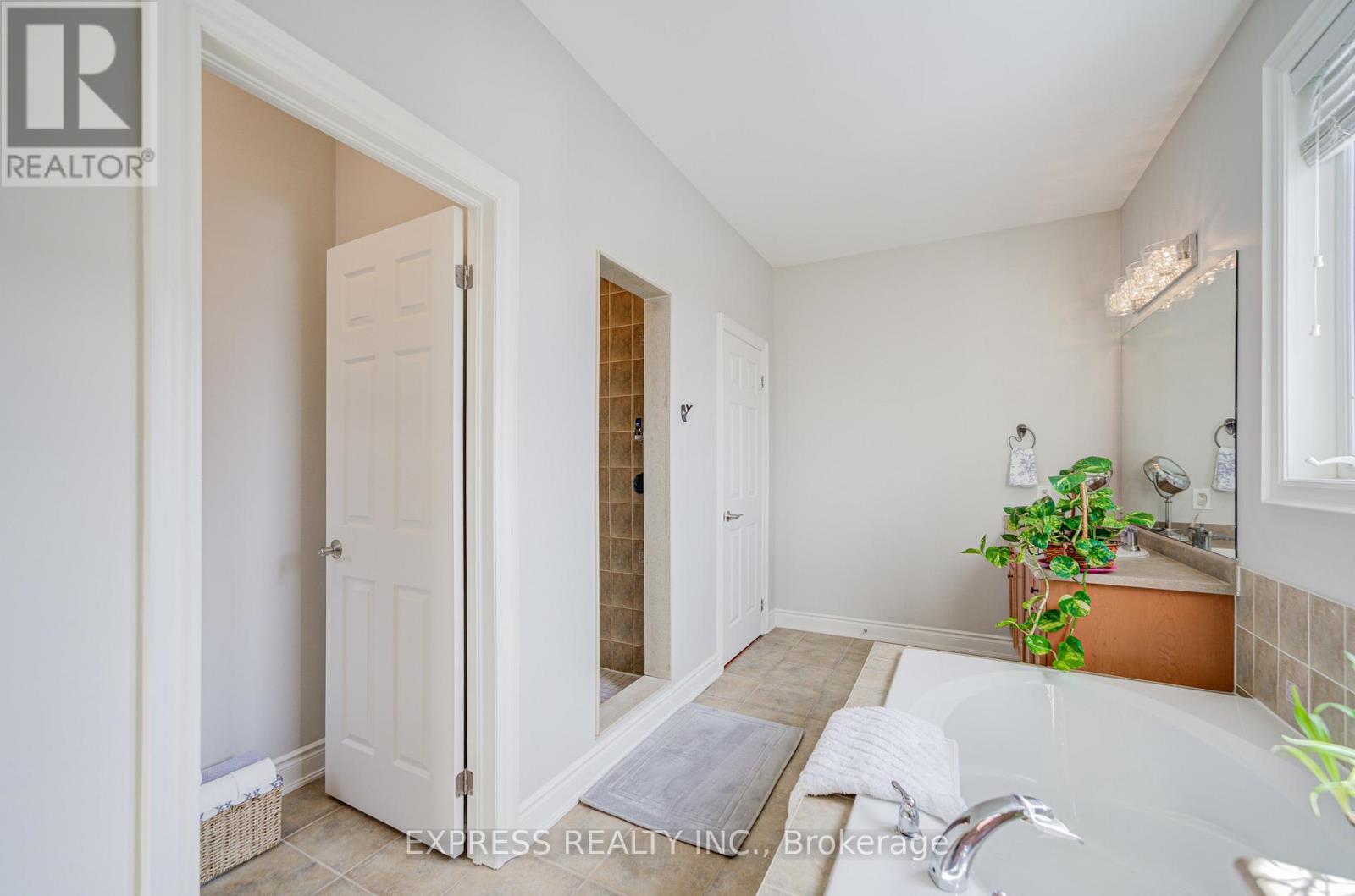 10 Eber Street, Richmond Hill, Ontario  L4E 4X2 - Photo 30 - N12828624