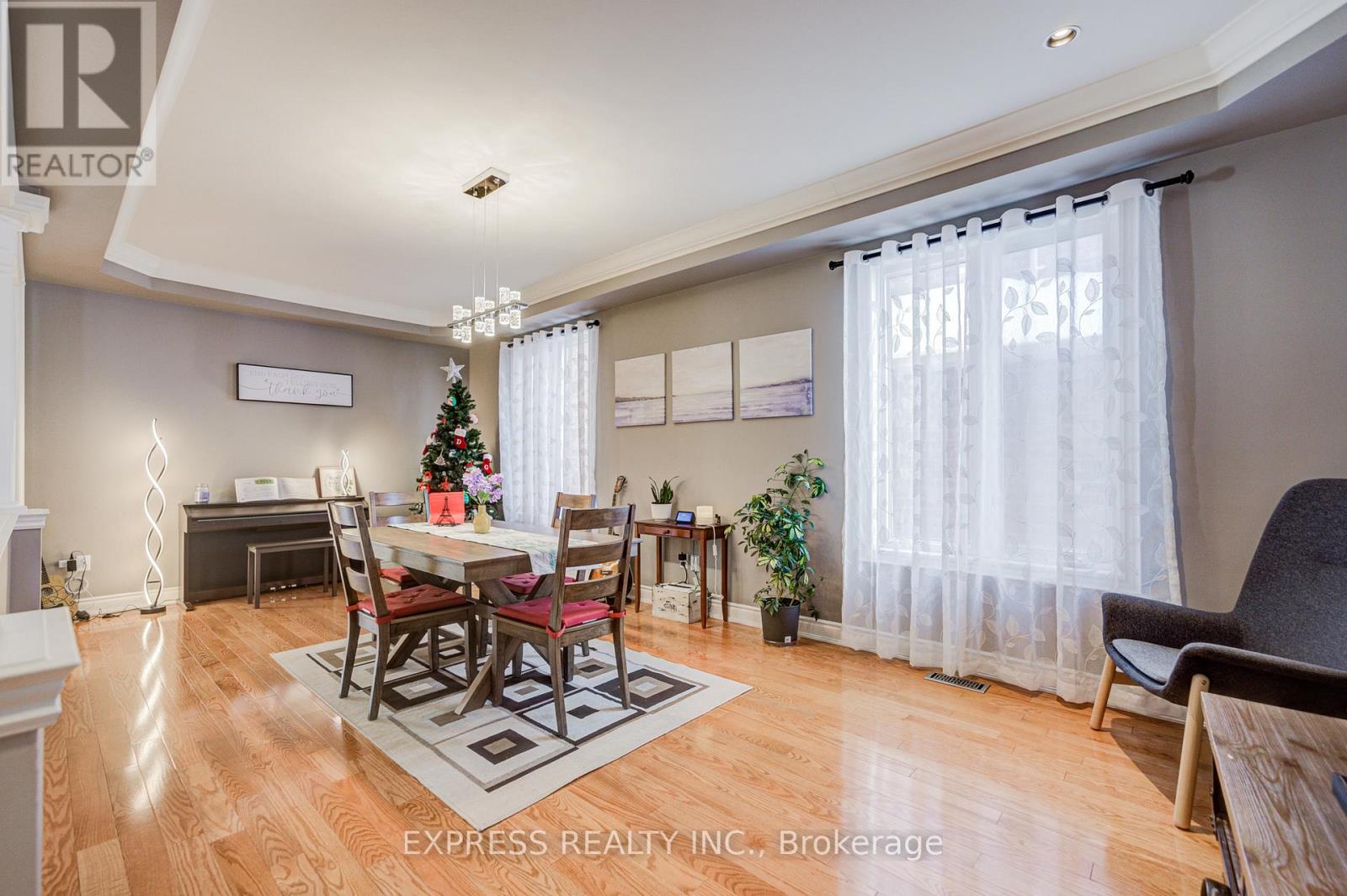 10 Eber Street, Richmond Hill, Ontario  L4E 4X2 - Photo 6 - N12828624