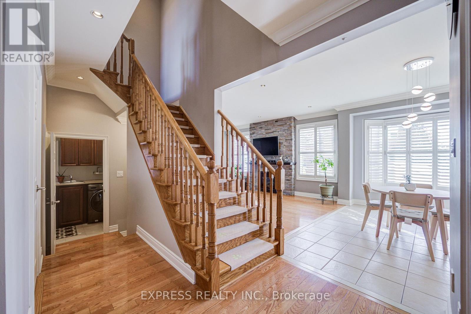 10 Eber Street, Richmond Hill, Ontario  L4E 4X2 - Photo 9 - N12828624