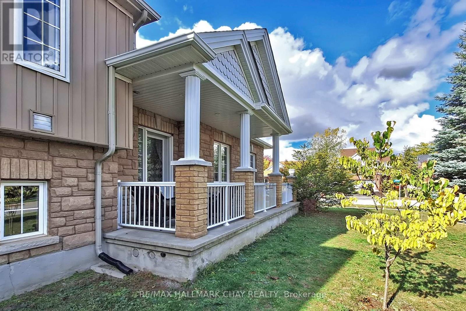 1069 Booth Avenue, Innisfil, Ontario  L9S 4X2 - Photo 3 - N12828650