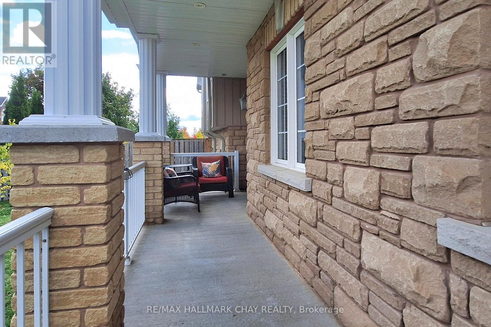 1069 Booth Avenue, Innisfil, Ontario  L9S 4X2 - Photo 4 - N12828650