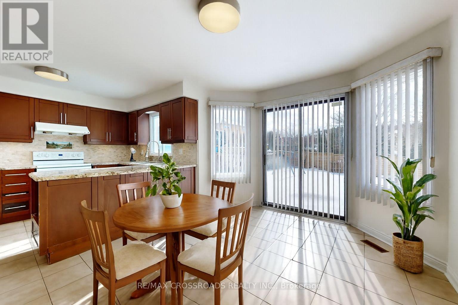 50 Marchwood Crescent, Richmond Hill, Ontario  L4C 8M4 - Photo 20 - N12828654