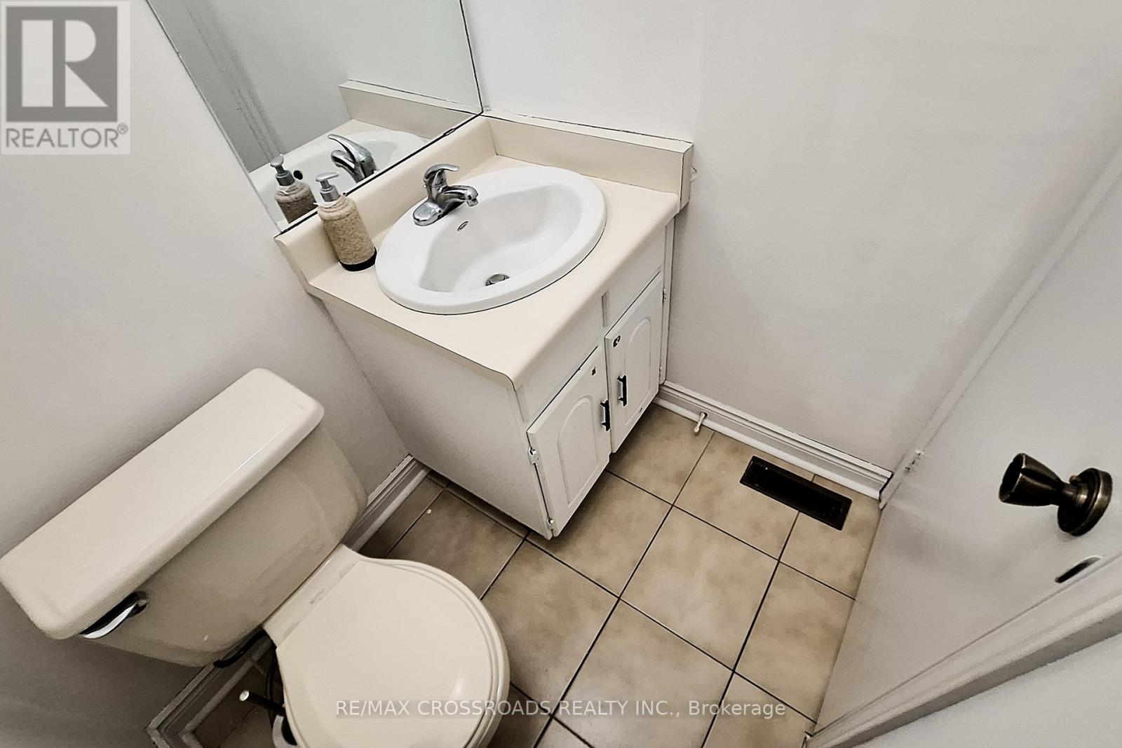 50 Marchwood Crescent, Richmond Hill, Ontario  L4C 8M4 - Photo 26 - N12828654