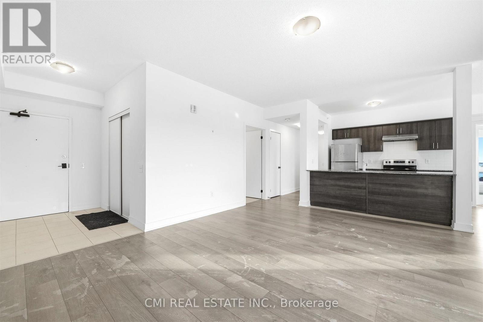 501 - 4 Spice Way, Barrie, Ontario  L9J 0M2 - Photo 10 - S12828556