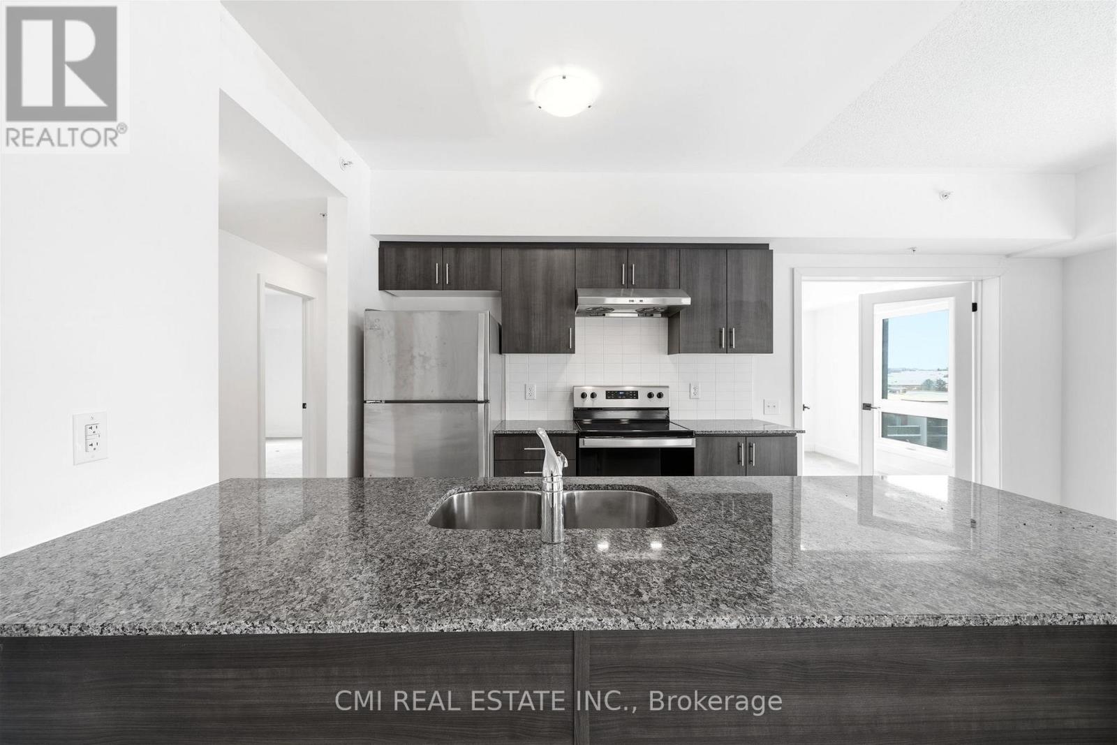 501 - 4 Spice Way, Barrie, Ontario  L9J 0M2 - Photo 12 - S12828556