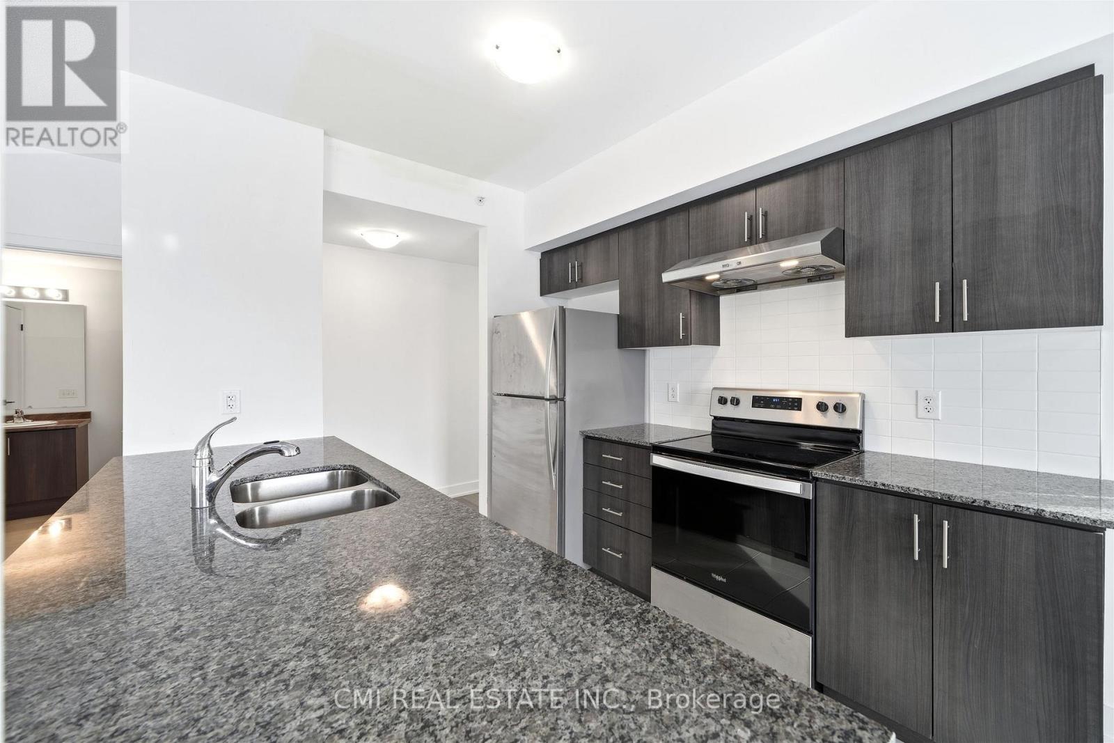 501 - 4 Spice Way, Barrie, Ontario  L9J 0M2 - Photo 13 - S12828556