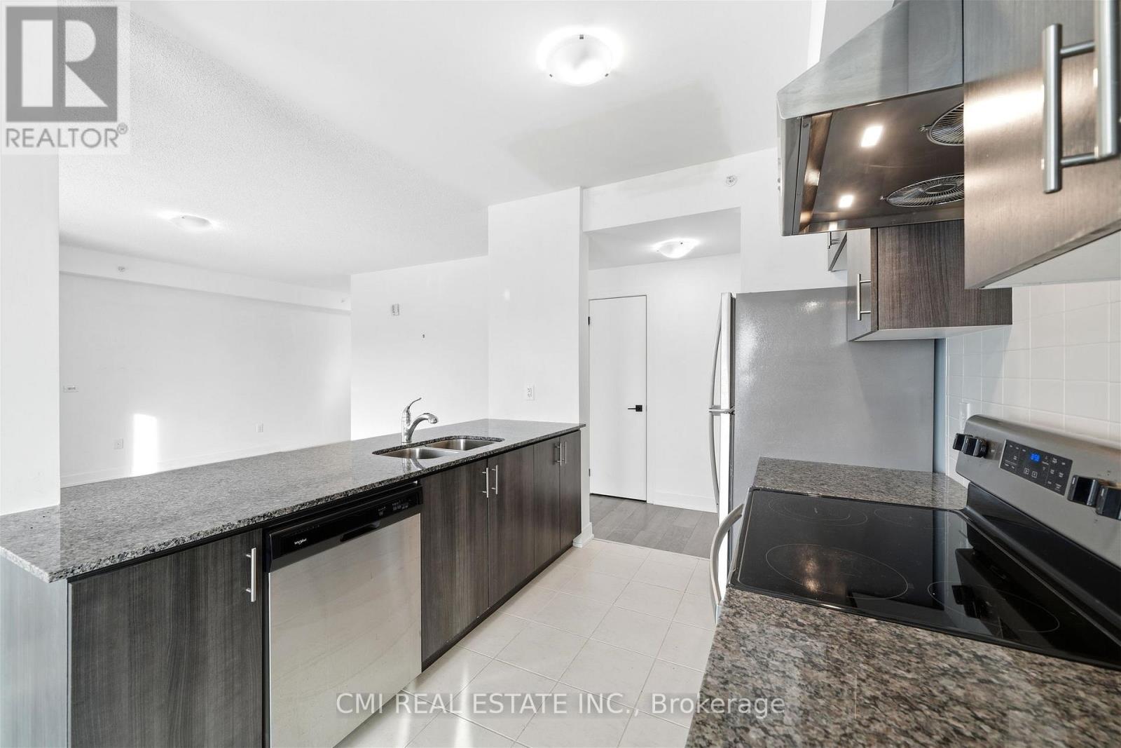 501 - 4 Spice Way, Barrie, Ontario  L9J 0M2 - Photo 15 - S12828556