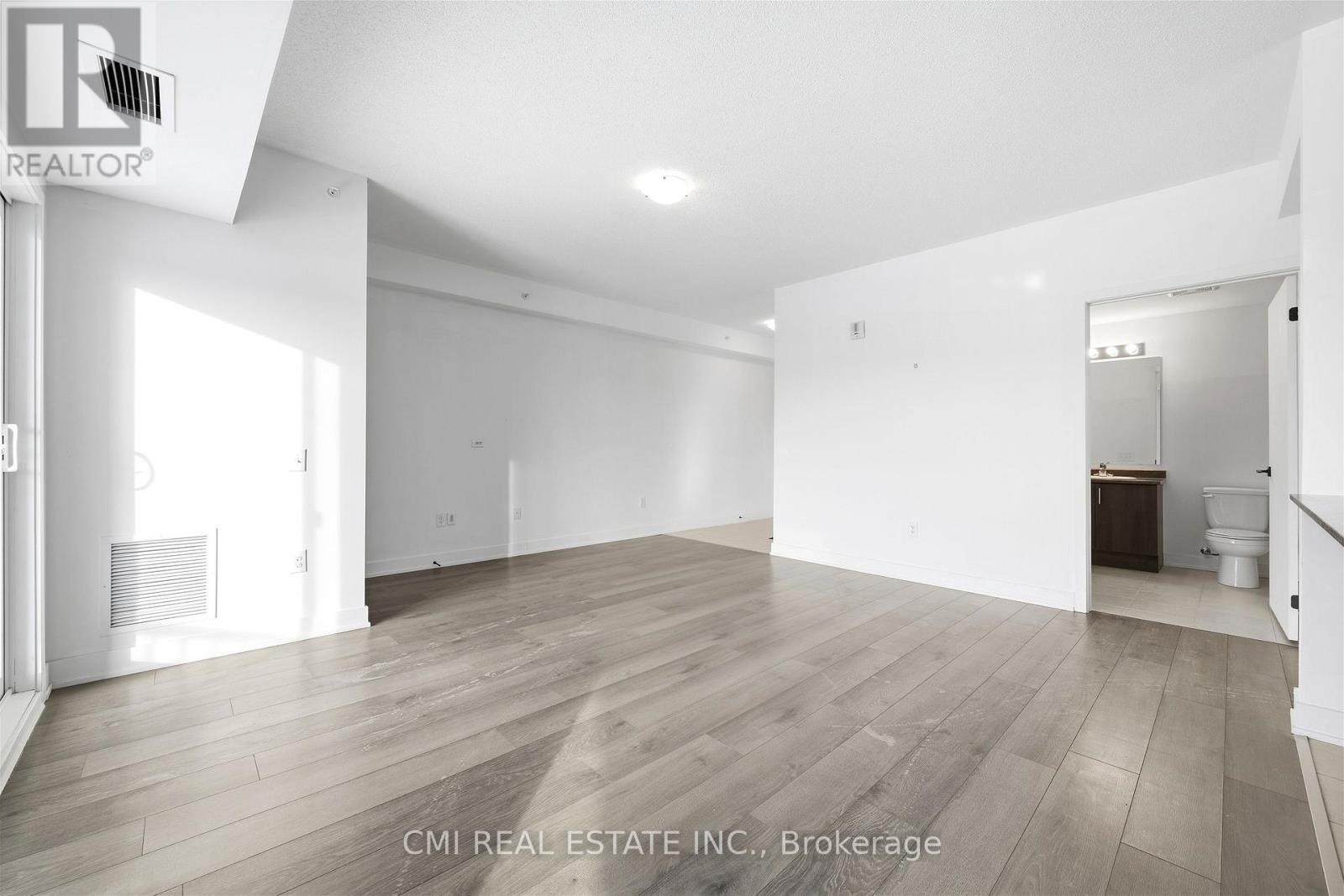 501 - 4 Spice Way, Barrie, Ontario  L9J 0M2 - Photo 17 - S12828556