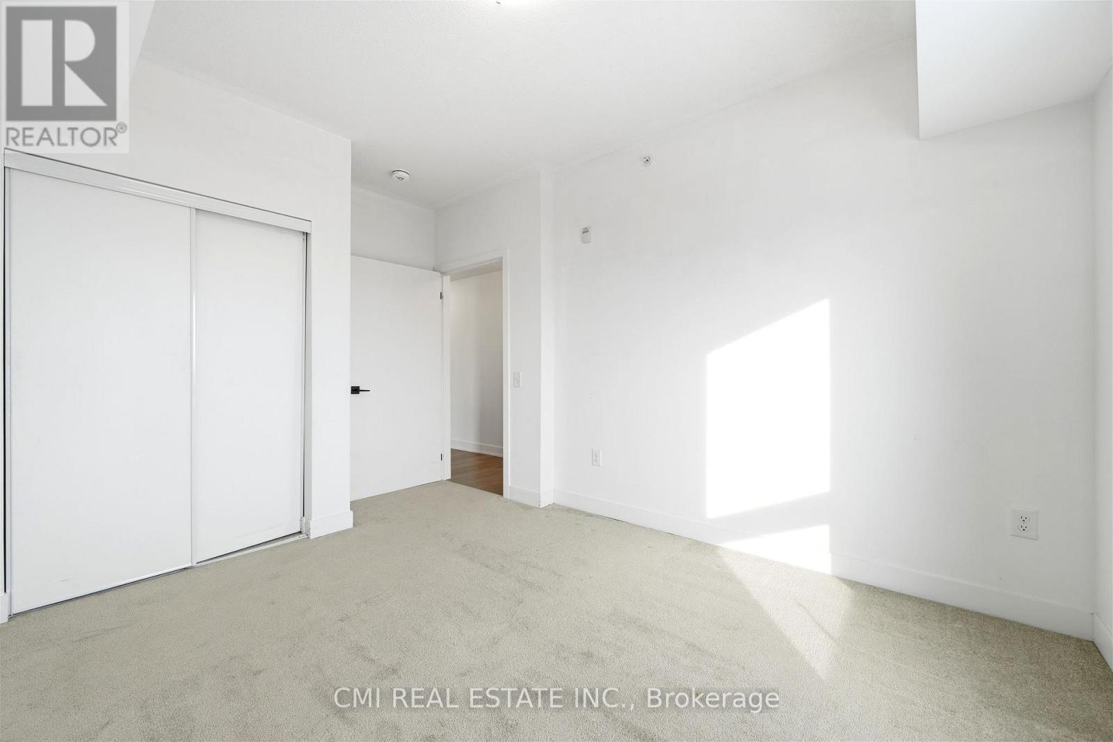 501 - 4 Spice Way, Barrie, Ontario  L9J 0M2 - Photo 29 - S12828556