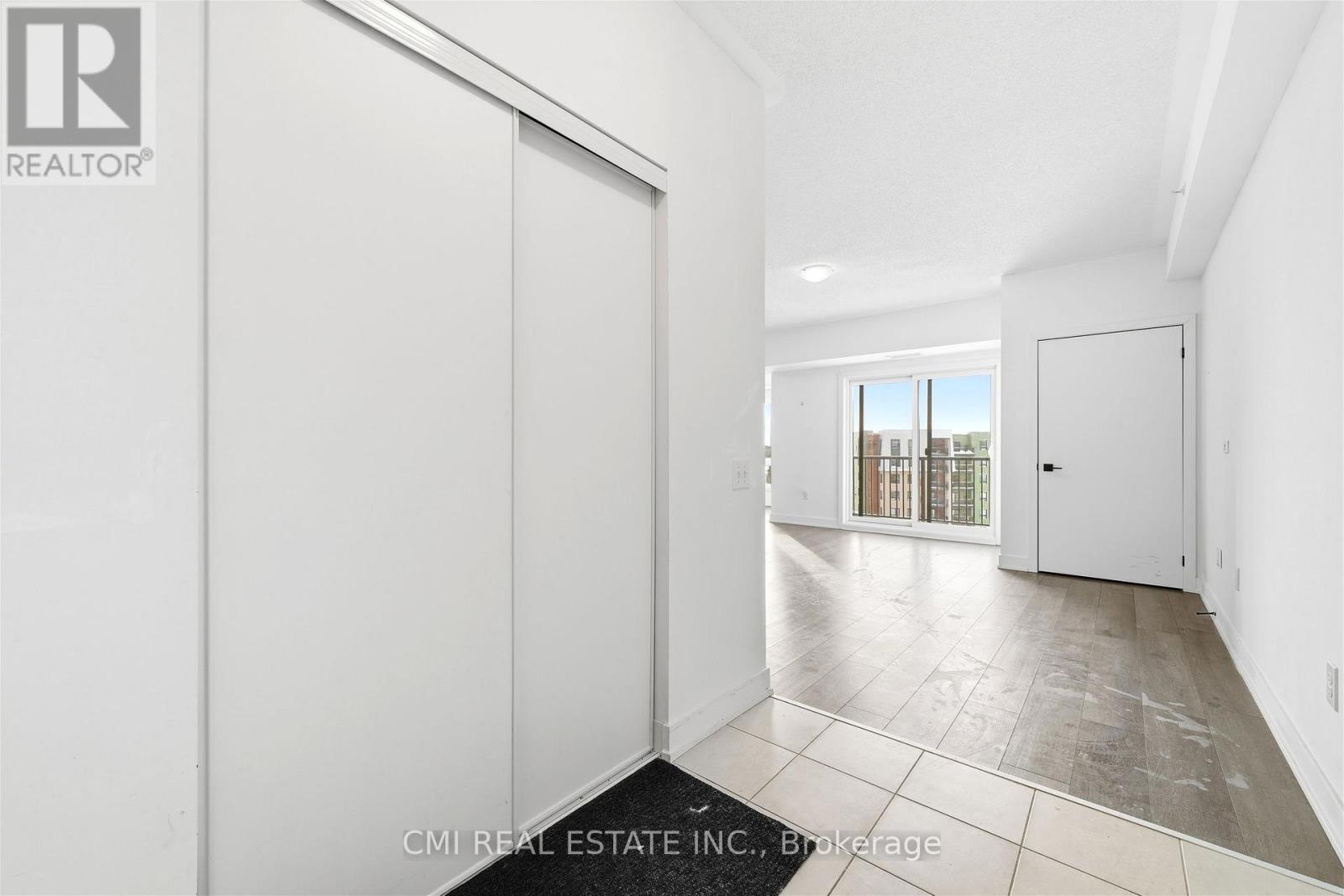 501 - 4 Spice Way, Barrie, Ontario  L9J 0M2 - Photo 7 - S12828556