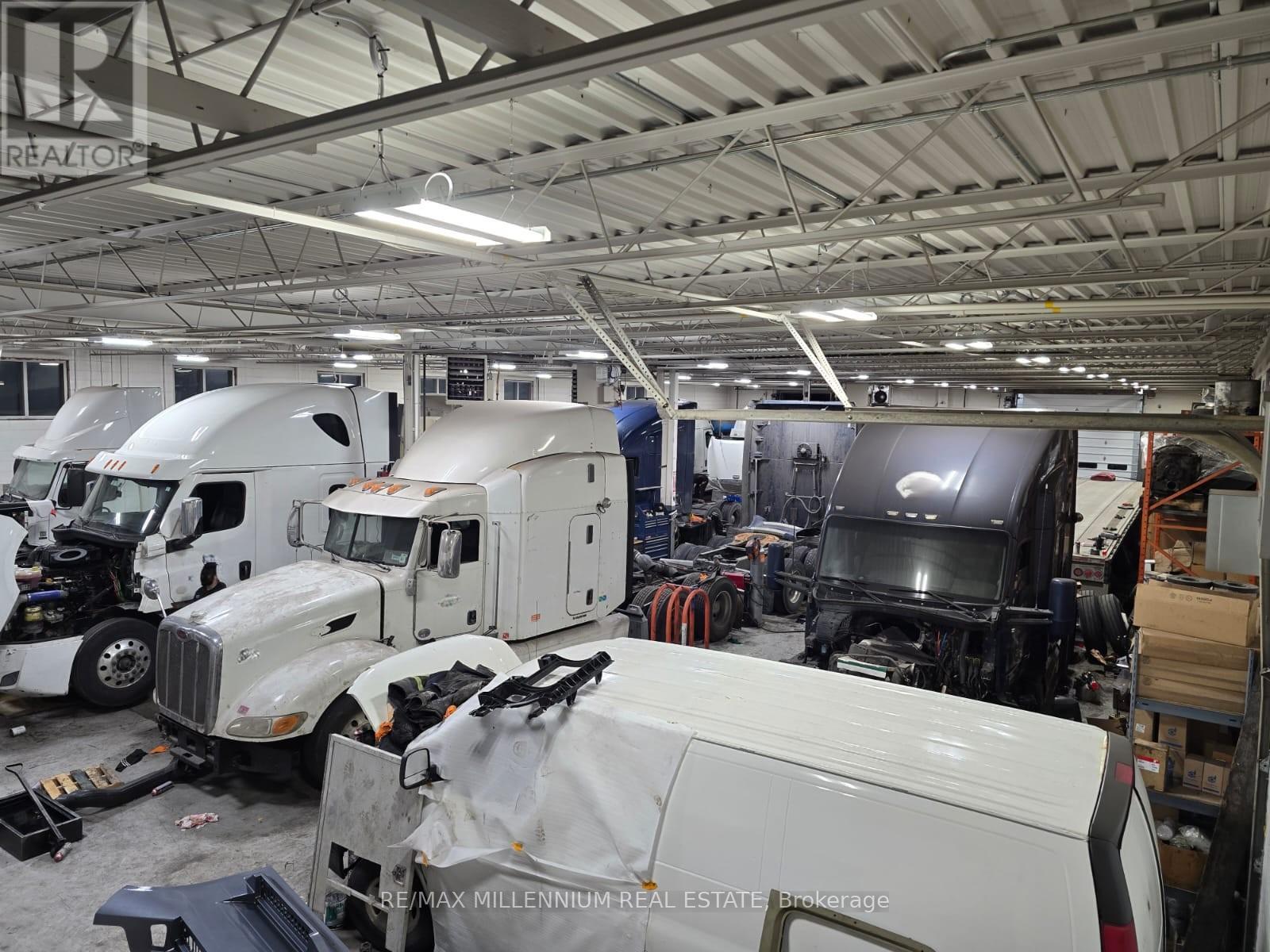 5435 Maingate Drive, Mississauga, Ontario  L4W 1G6 - Photo 3 - W12787626