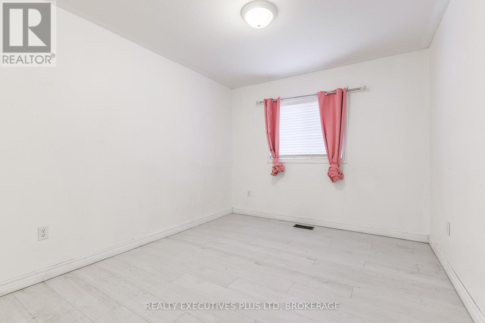 389 Wright Crescent, Niagara-On-The-Lake, Ontario  L0S 1J0 - Photo 24 - X12828458