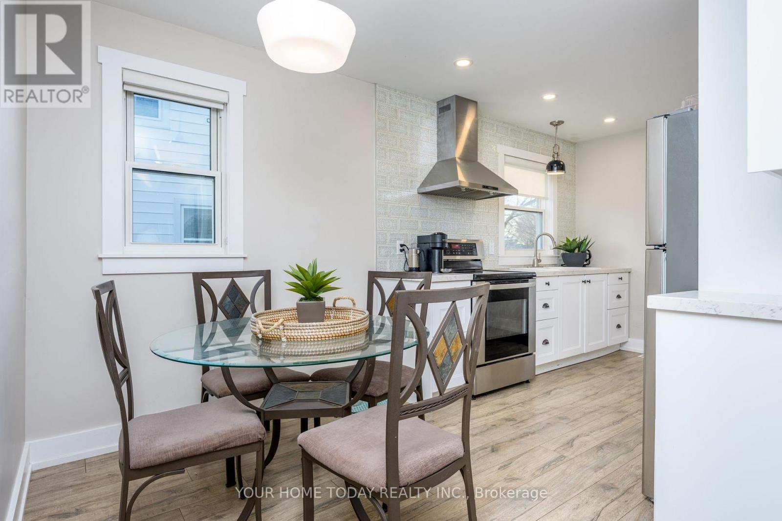 29 Normandy Boulevard, Halton Hills, Ontario  L7G 1V9 - Photo 6 - W12828552