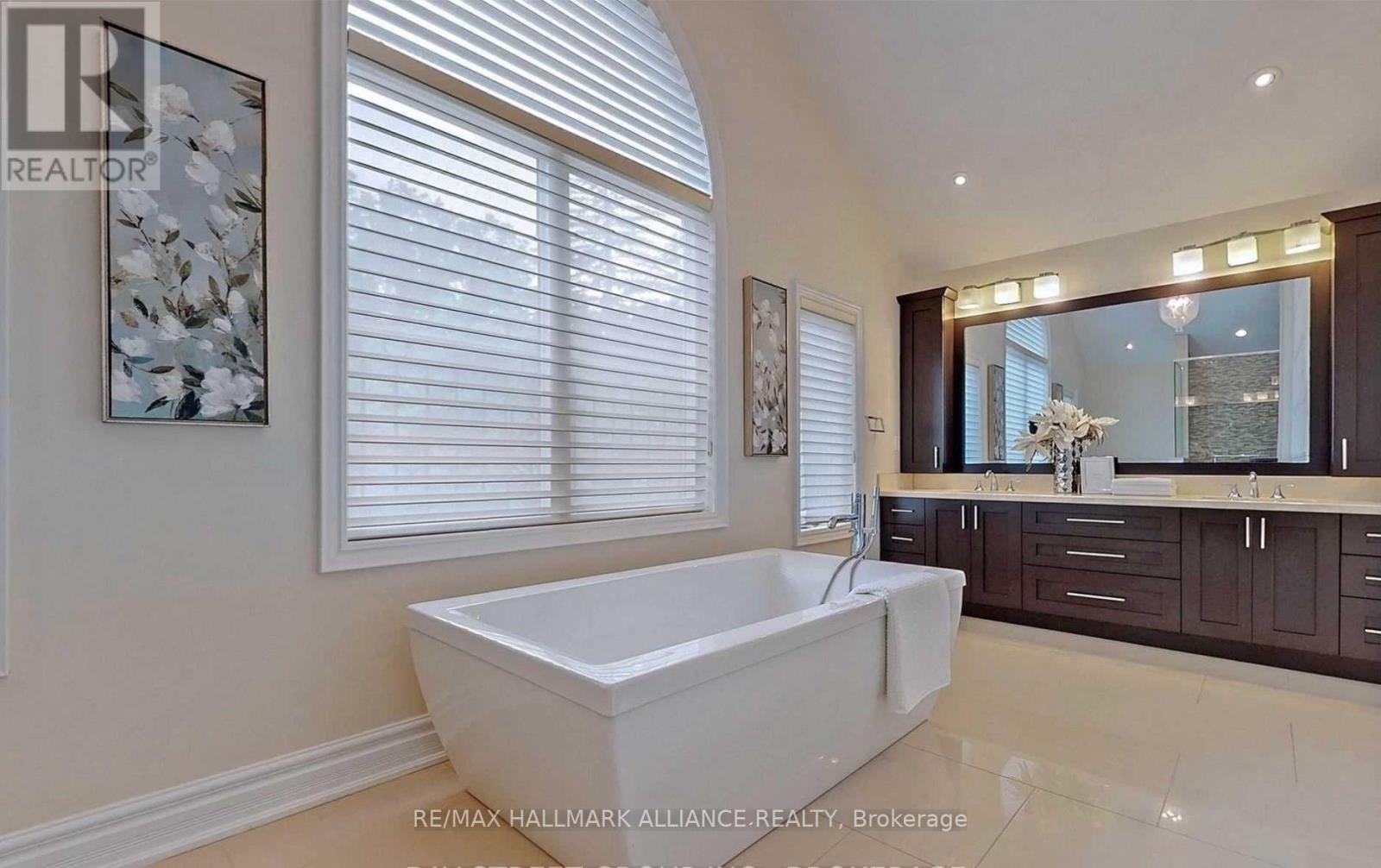 2413 Robin Drive, Mississauga, Ontario  L5K 1S8 - Photo 15 - W12828554