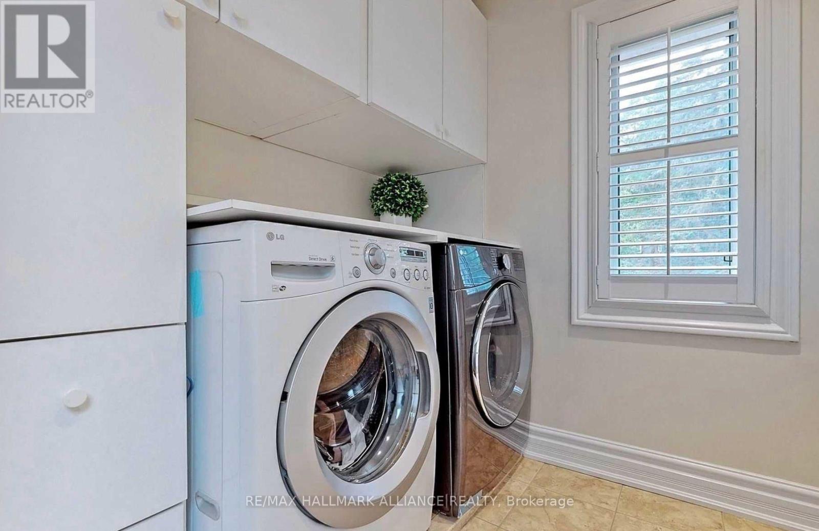 2413 Robin Drive, Mississauga, Ontario  L5K 1S8 - Photo 18 - W12828554