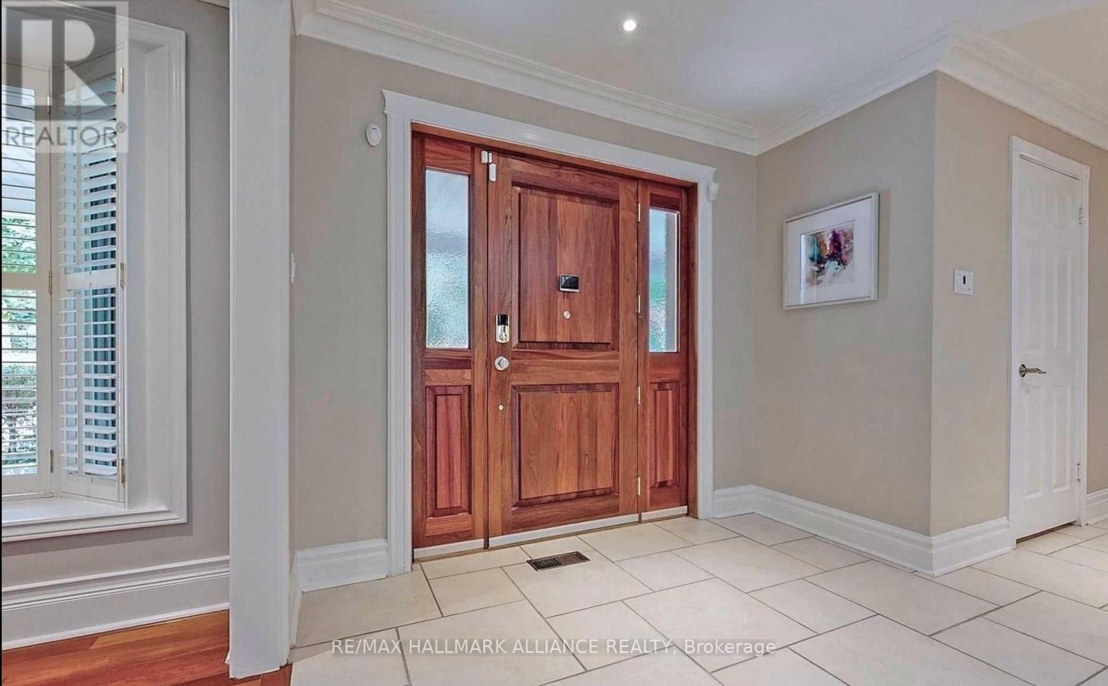 2413 Robin Drive, Mississauga, Ontario  L5K 1S8 - Photo 2 - W12828554