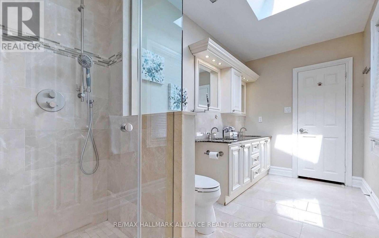 2413 Robin Drive, Mississauga, Ontario  L5K 1S8 - Photo 21 - W12828554