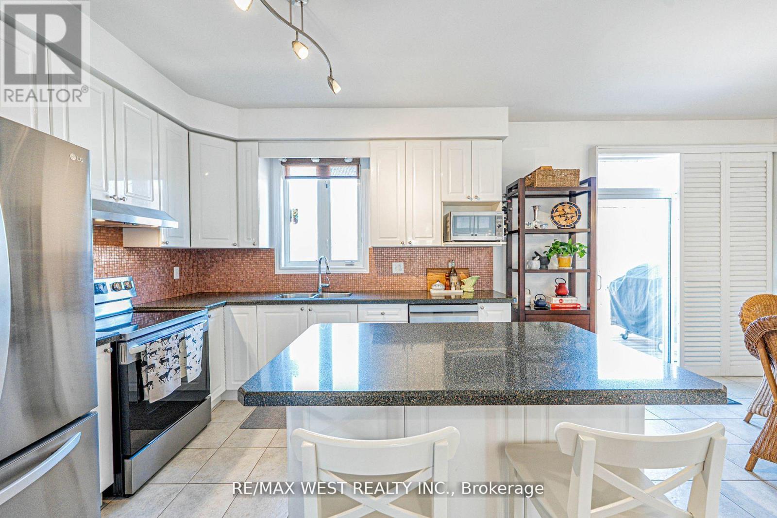 2223 Lapsley Crescent, Oakville, Ontario  L6M 4V1 - Photo 10 - W12828560