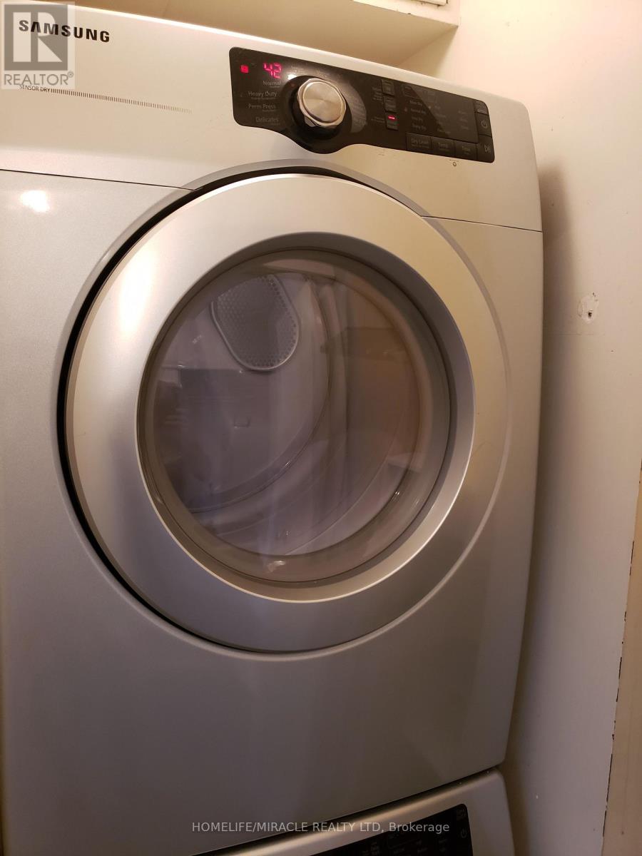 207 - 135 Hillcrest Avenue, Mississauga, Ontario  L5B 4B1 - Photo 13 - W12828566