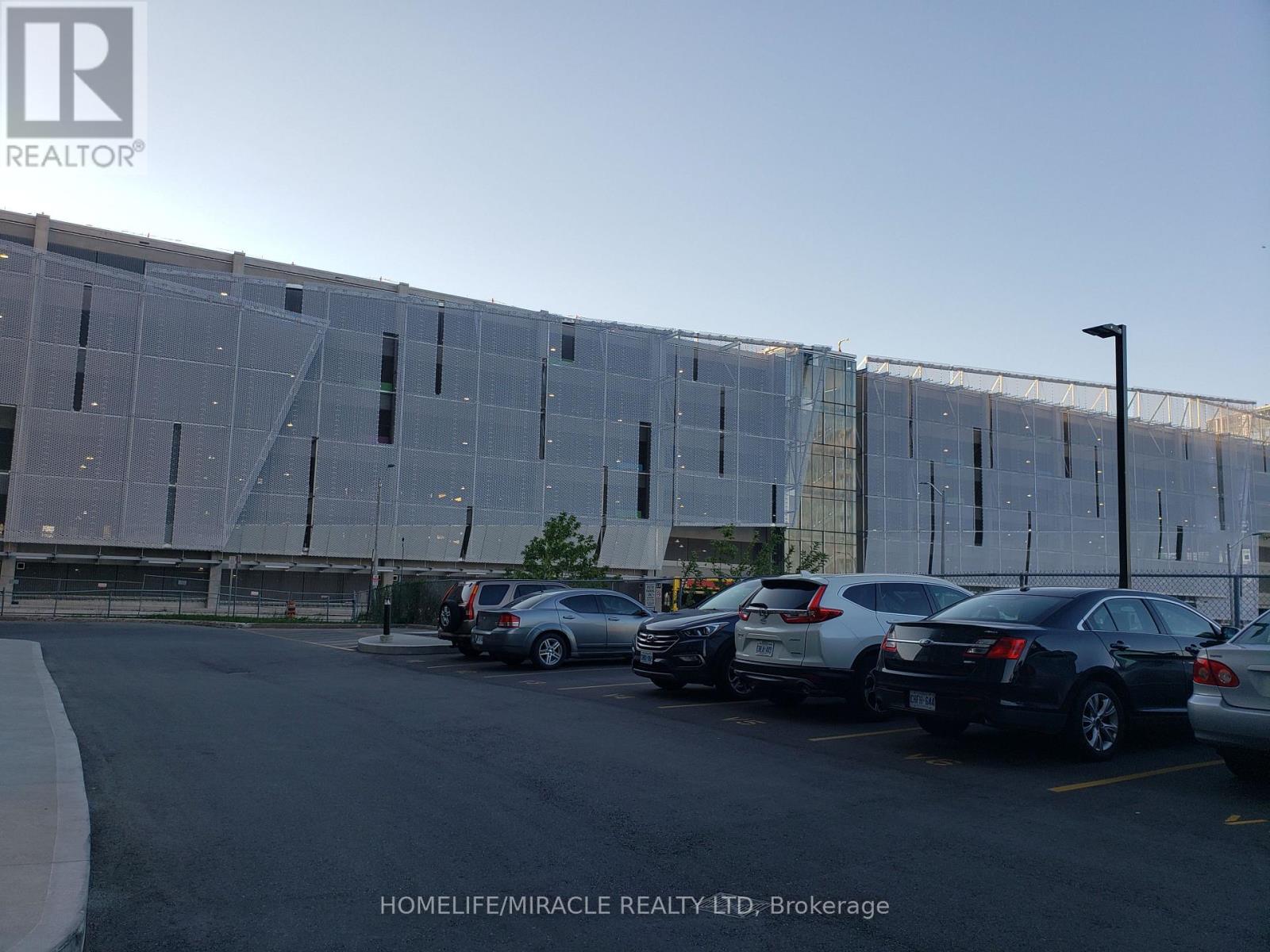 207 - 135 Hillcrest Avenue, Mississauga, Ontario  L5B 4B1 - Photo 17 - W12828566