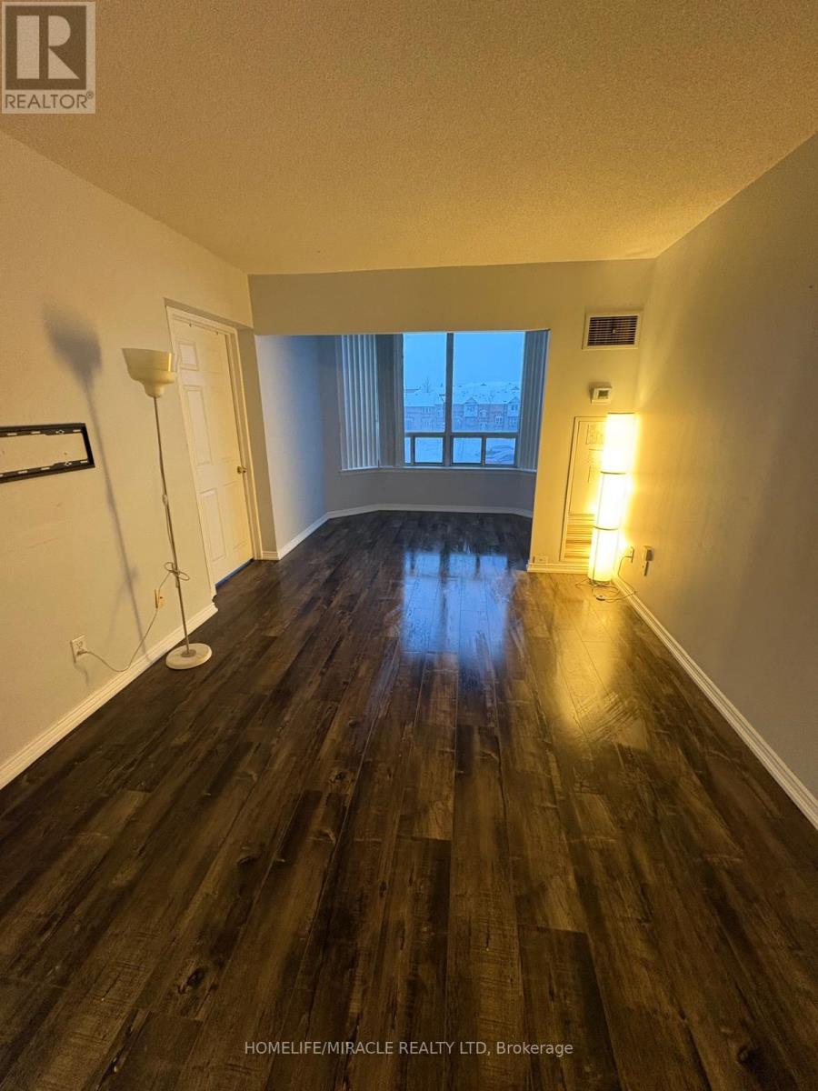 207 - 135 Hillcrest Avenue, Mississauga, Ontario  L5B 4B1 - Photo 5 - W12828566