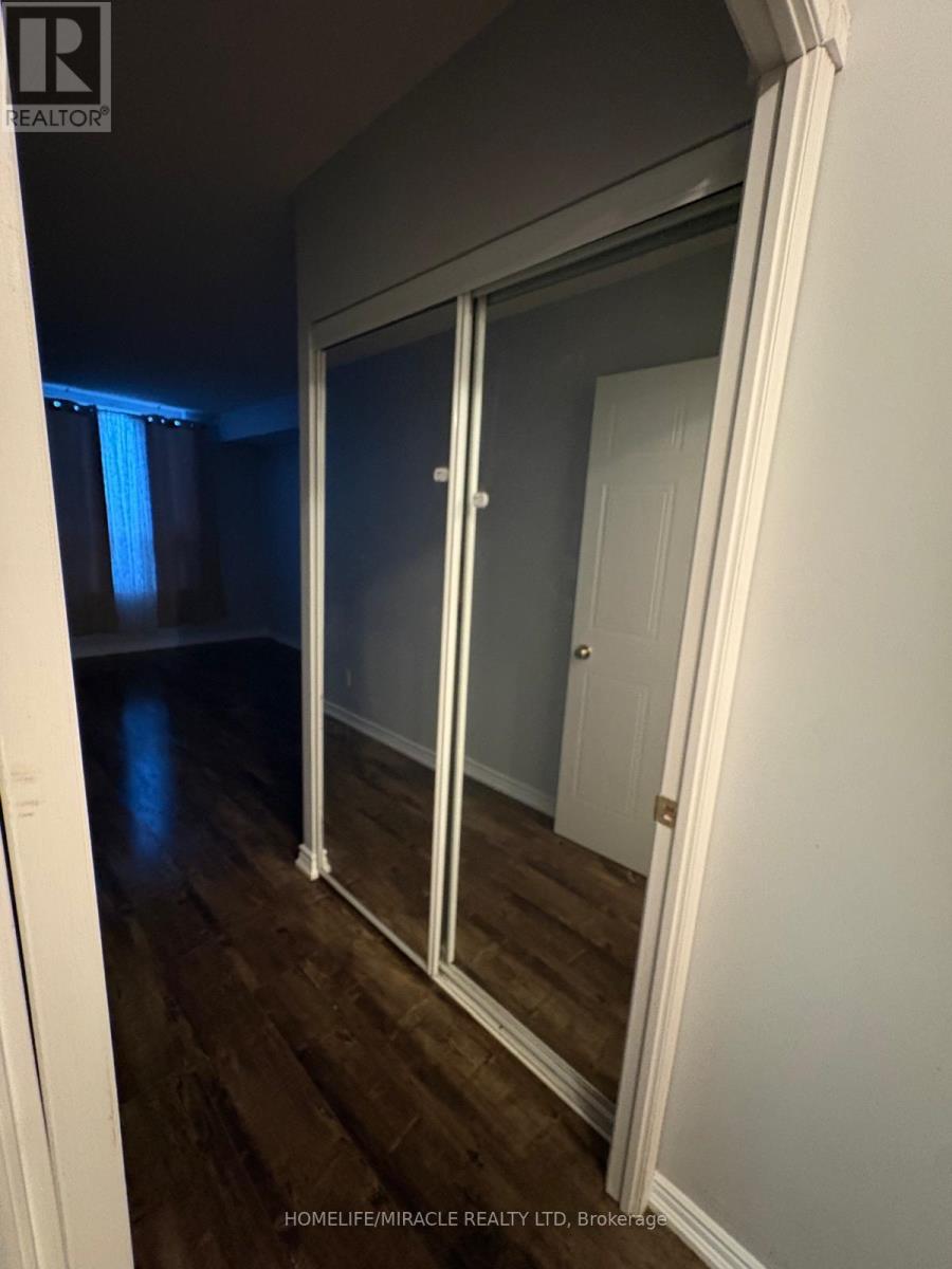 207 - 135 Hillcrest Avenue, Mississauga, Ontario  L5B 4B1 - Photo 8 - W12828566