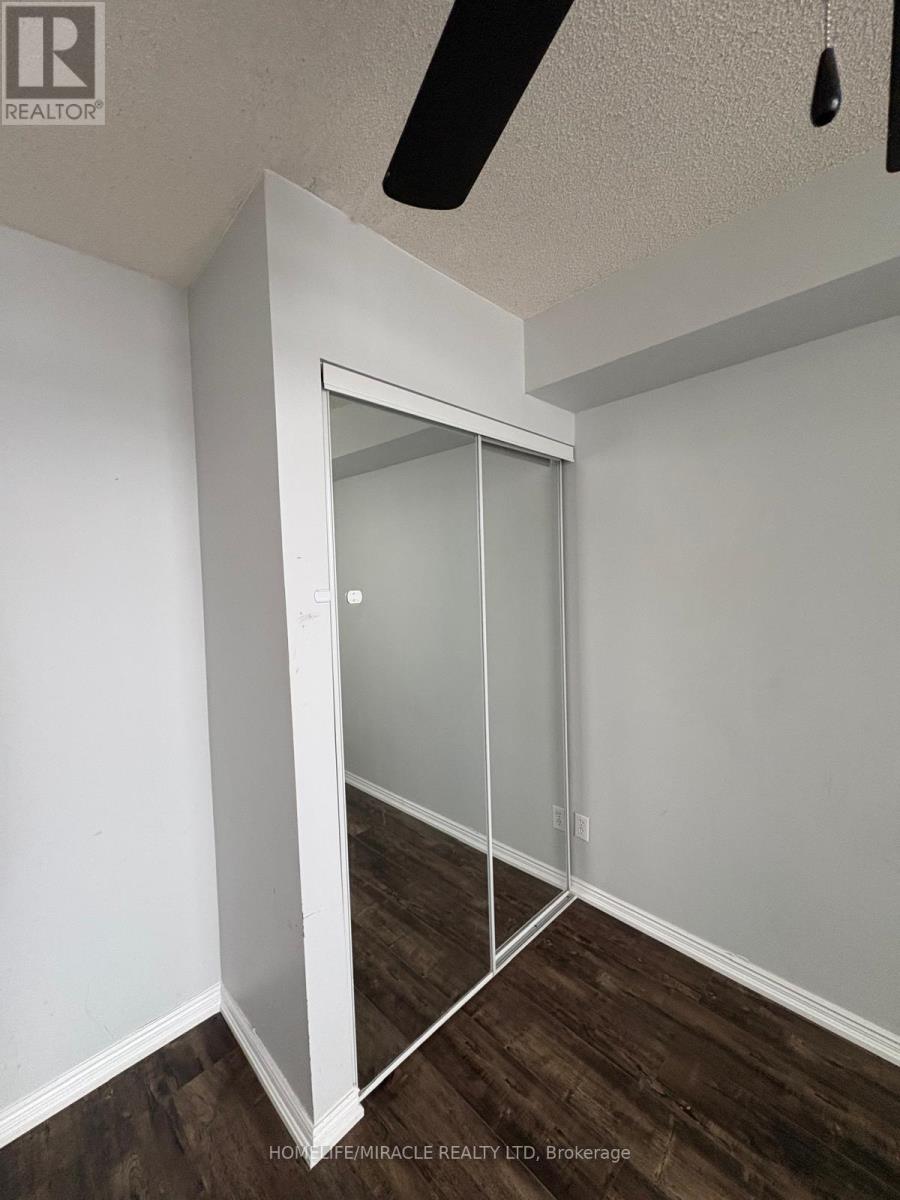 207 - 135 Hillcrest Avenue, Mississauga, Ontario  L5B 4B1 - Photo 9 - W12828566